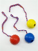 Игрушка для собак "Резиновый колючий мяч с веревкой", 6х30 см.